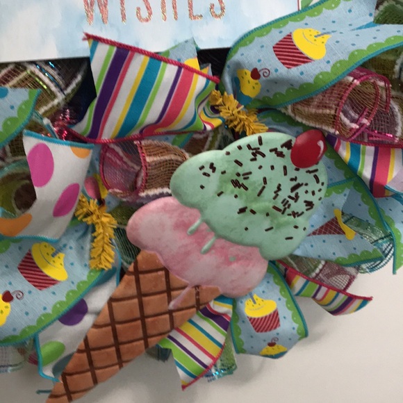 Sweet Birthday Wishes Wreath - Picture 5 of 7